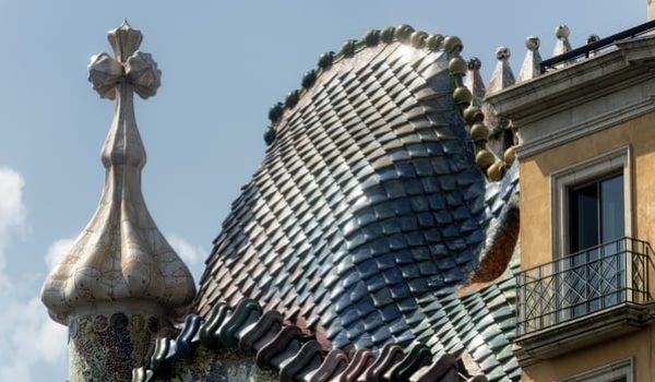 barcelona-spain-building-of-passeig-de-gracia-2025-01-08-17-34-50-utc (2) (1)