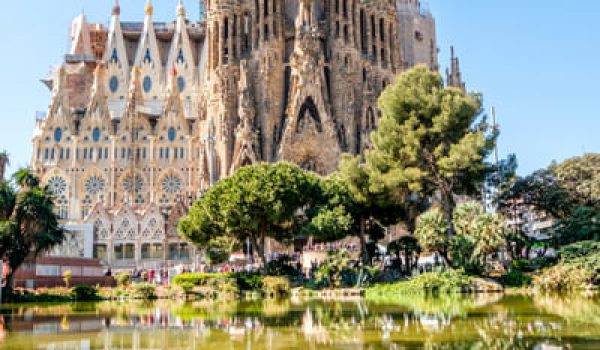 sagrada-familia-catholic-church-in-barcelona-2024-10-18-06-29-38-utc (1) (1)